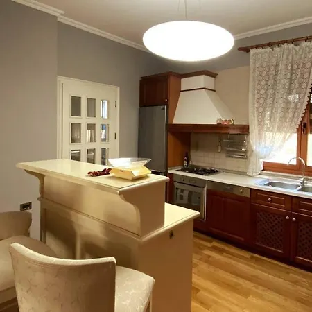 Bright & Spacious Blloku Flat Apartamento Tirana