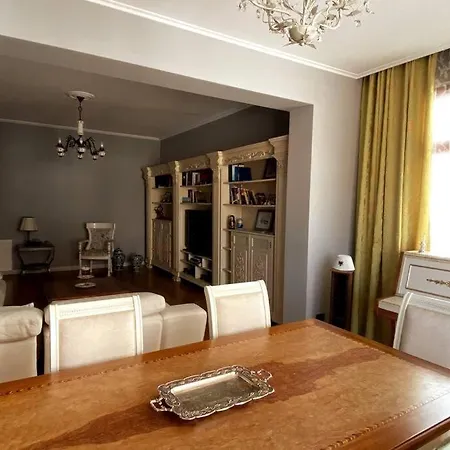 Bright & Spacious Blloku Flat Appartement Tirana